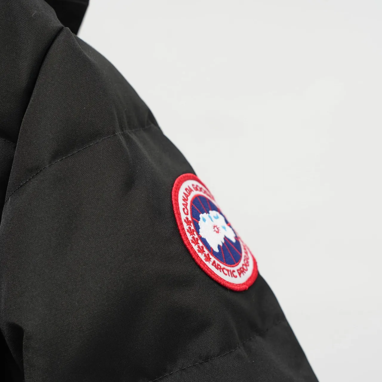 P740 CANADA GOOSE丨Canada Goose 29 New 2048 Hairless Collar Hooded Down Jacket Color: Black Red Label Size: XS-XXL